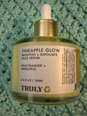 TRULY Pineapple Glow Brighten + Exfoliate Face Serum — Yellow, Gold, White